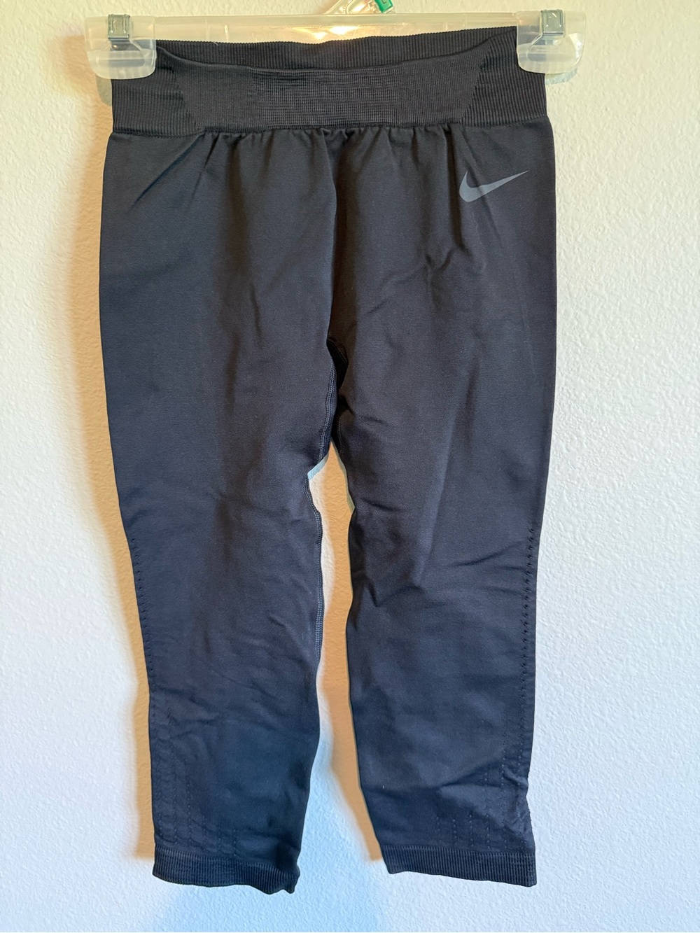 Nike Pro Black Cropped Performance Tights - Picture 1 of 5